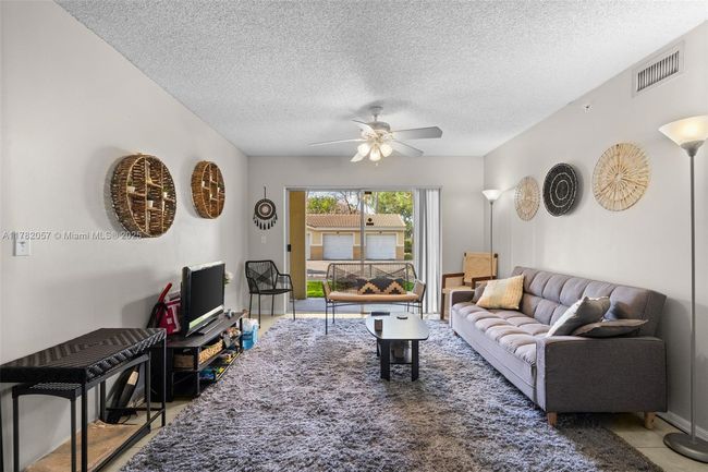 APT-107 - 2600 S University Dr, Condo with 2 bedrooms, 2 bathrooms and null parking in Davie FL | Image 6