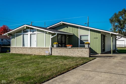 2520 Hillside Ave, Indianapolis, IN, 46218-2756 | Card Image