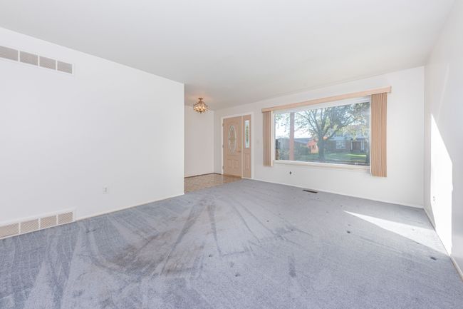 37332 Munger Dr, House other with 3 bedrooms, 2 bathrooms and null parking in Livonia MI | Image 8