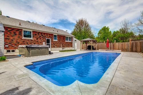 30 Mckenzie St, Saint Catharines, ON, L2M2N1 | Card Image