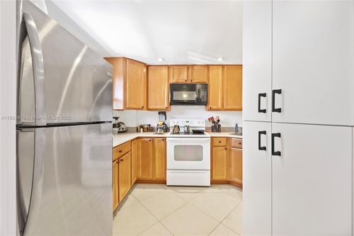 apt-2b-114 Royal Park Dr, Oakland Park, FL, 33309-6533 | Card Image