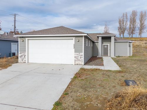 352 E Davis St, Connell, WA, 99326-4016 | Card Image