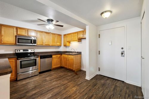 apt-810-16400 N Park Dr, Southfield, MI, 48075-4728 | Card Image