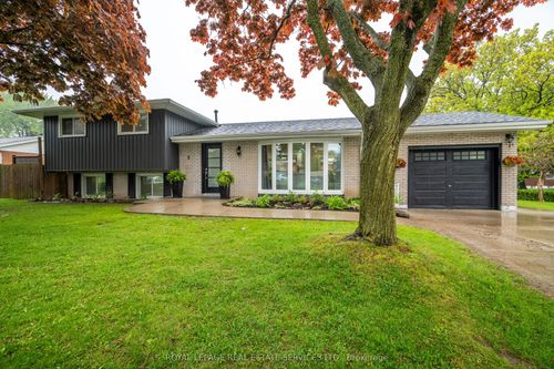 2 Lynford Ave, Hamilton, ON, L9A2L7 | Card Image