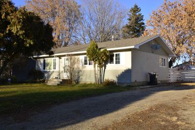 9606 80 Ave, House detached with 3 bedrooms, 2 bathrooms and 2 parking in Peace River AB | Image 2