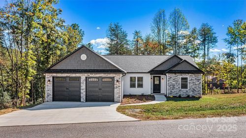 24 Eastwinds Dr, Hickory, NC, 28601-8548 | Card Image
