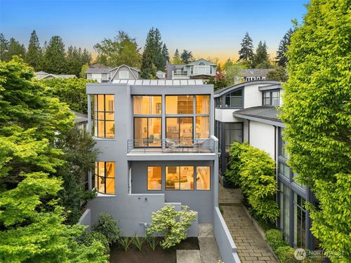 1419 Mcgilvra Blvd E, Seattle, WA, 98112-3815 | Card Image