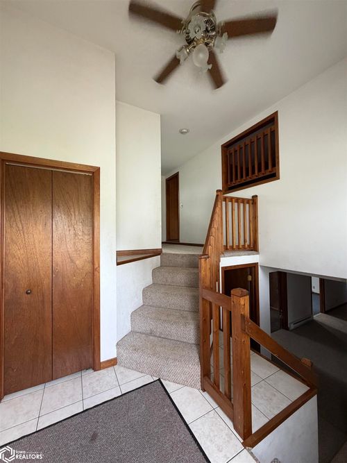 210 Shady Ln, West Burlington, IA, 52655-9624 | Card Image