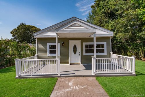125 Sunset Ave, Selden, NY, 11784-2923 | Card Image