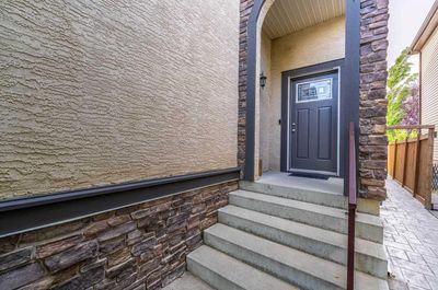 11 Aspen Hills Close Sw, House detached with 3 bedrooms, 3 bathrooms and 4 parking in Calgary AB | Image 2