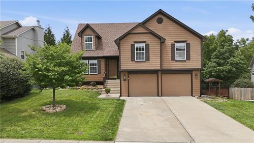 1612 Ne Bluff St, Lees Summit, MO, 64086-4957 | Card Image