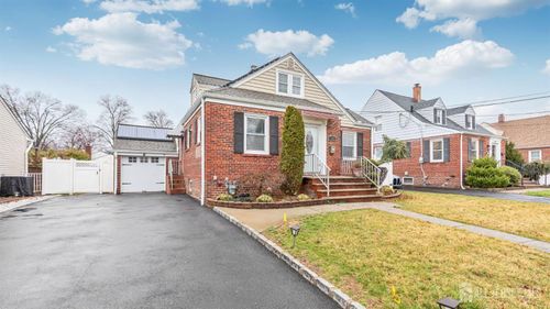 552 Fernwood Ter, Linden, NJ, 07036-5817 | Card Image