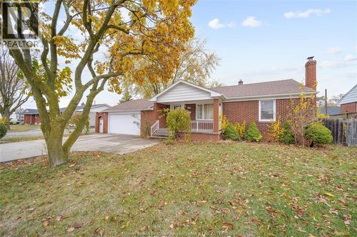 3098 Dominion Blvd, Windsor, ON, N9E2N4 | Card Image