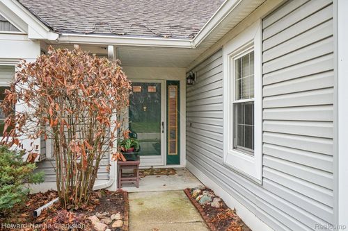6819 Fox Ln, Waterford, MI, 48327-3521 | Card Image