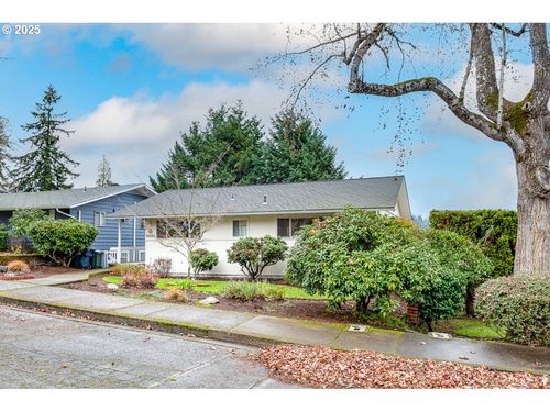 2545 Charnelton St, Eugene, OR, 97405-3215 | Card Image