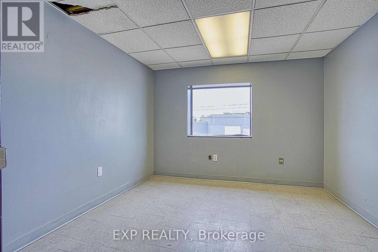 Commercial Lease in Thorold (Thorold Downtown) 2