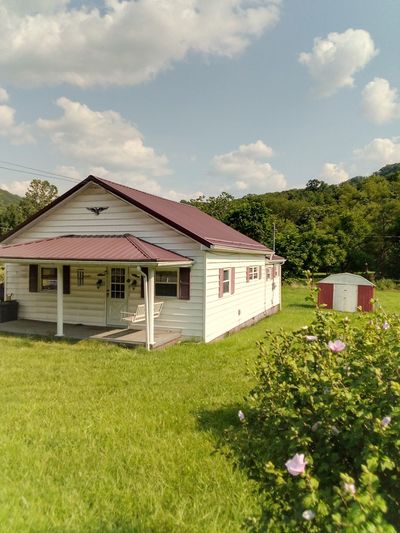 1241 Matoaka Road, Home with 3 bedrooms, 1 bathrooms and null parking in Rock WV | Image 3