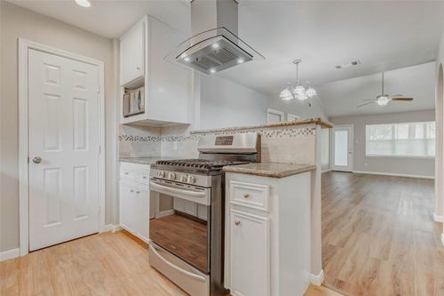 15531 Edenvale St, Friendswood, TX, 77546-3002 | Card Image