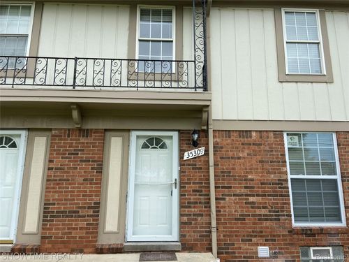 35309 Tall Oaks Dr, Sterling Heights, MI, 48312-3631 | Card Image