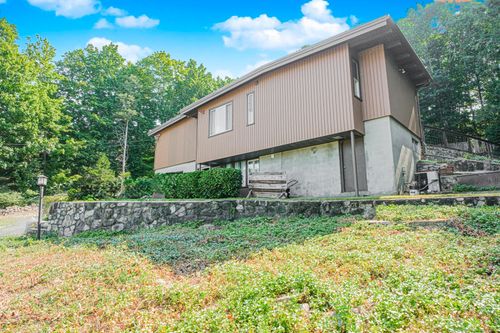 203 Hoyt St, Darien, CT, 06820-2702 | Card Image