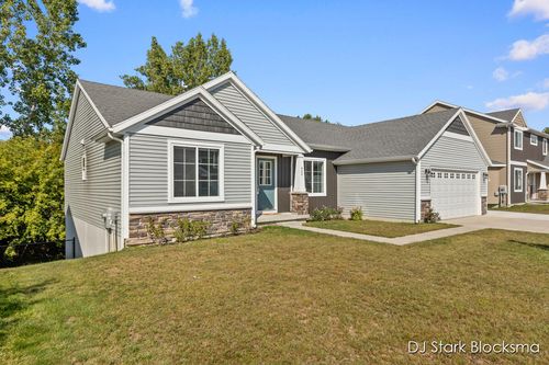 523 Hill Valley Ln, Sparta, MI, 49345-1493 | Card Image