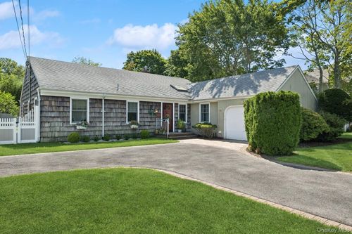 7 Linda Ln, Hampton Bays, NY, 11946-2201 | Card Image