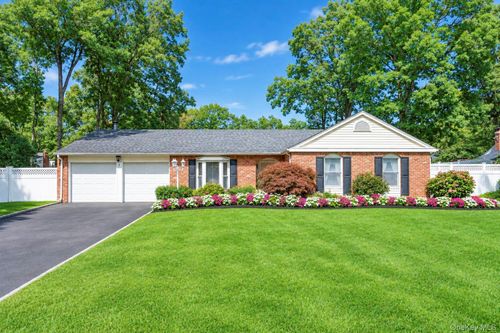 3 Barnsley Crescent, Brookhaven, NY, 11766 | Card Image