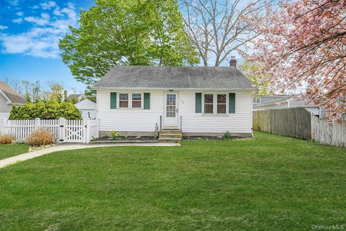 12 Virginia St, Centereach, NY, 11720-4015 | Card Image
