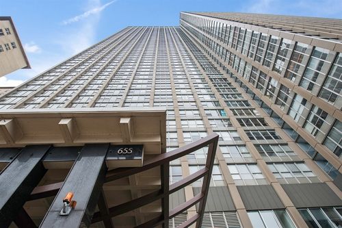 apt-303-655 W Irving Park Rd, Chicago, IL, 60613-3135 | Card Image