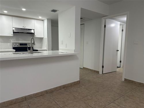 apt-142-8100 Geneva Ct, Doral, FL, 33166-4654 | Card Image