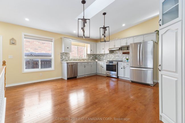 256 White Sands Dr, House other with 4 bedrooms, 2 bathrooms and 2 parking in London ON | Image 7