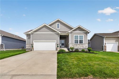 1540 Sw Cornwall Rd, Lee's Summit, MO, 64083-3802 | Card Image