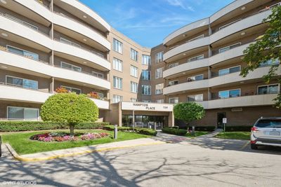 405 - 7201 N Lincoln Avenue, Condo with 2 bedrooms, 2 bathrooms and 2 parking in Lincolnwood IL | Image 1