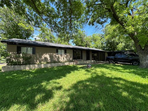 313 Woodlawn Dr, Comanche, TX, 76442-2120 | Card Image