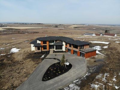 19 Red Willow Cres W, House detached with 7 bedrooms, 7 bathrooms and 3 parking in Foothills AB | Image 2