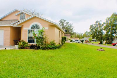 311 Sugar Creek Drive, House other with 3 bedrooms, 2 bathrooms and null parking in Plant City FL | Image 2