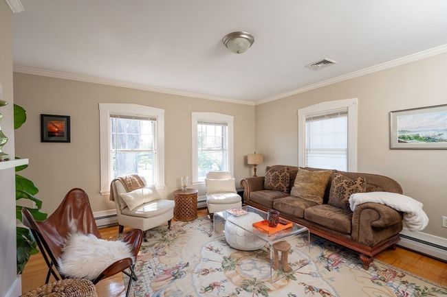 10 - 8 East St, Home with 9 bedrooms, 7 bathrooms and 6 parking in Hingham MA | Image 5