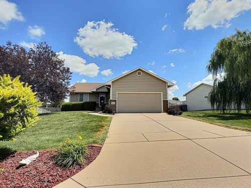 1422 E Prairie Hill St, Park City, KS, 67219-2332 | Card Image