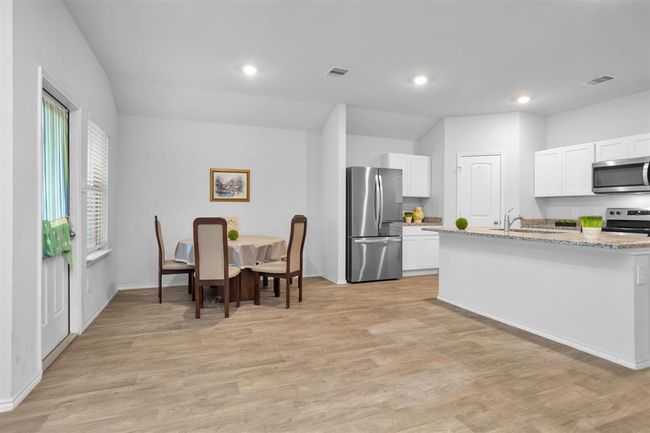 127 Barton Creek Dr, House other with 4 bedrooms, 2 bathrooms and 2 parking in Huntsville TX | Image 11