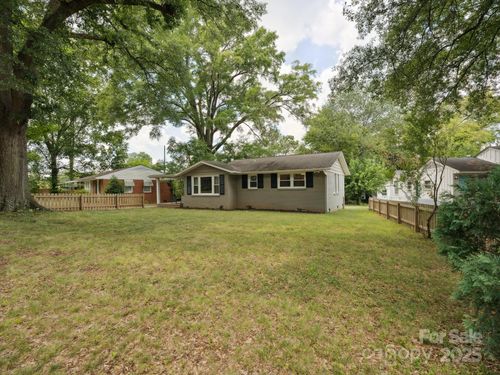 3426 Revolution Park Dr, Charlotte, NC, 28217-1120 | Card Image