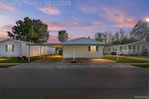 324 Fox Chase Blvd, Grand Blanc, MI, 48439-7056 | Card Image