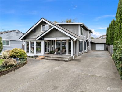 1215 W Pioneer, House other with 4 bedrooms, 1 bathrooms and 1 parking in Puyallup WA | Image 1