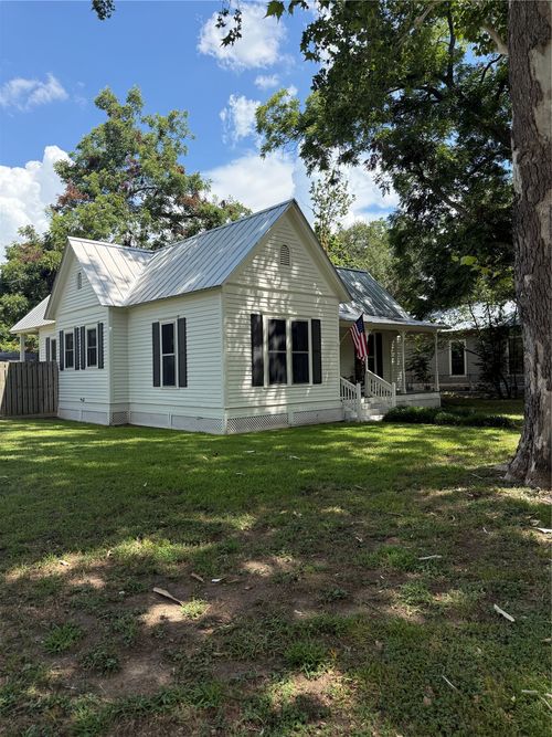 408 Short St, Smithville, TX, 78957-1537 | Card Image