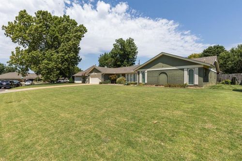 3025 Hemingford Ln, Oklahoma City, OK, 73120-4321 | Card Image