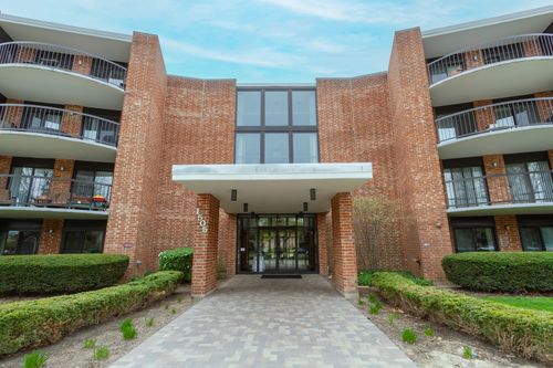 unit-211b-1505 E Central Rd, Arlington Heights, IL, 60005-3328 | Card Image