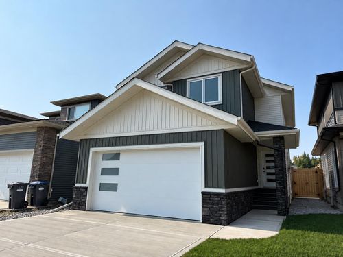 117 Crestview Blvd, Sylvan Lake, AB, T4S0V8 | Card Image