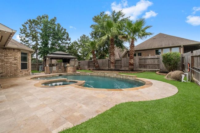Pool and built in outdoor kitchen | Image 34