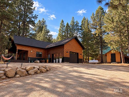 653 E Riverview Cir, Pine, ID, 83647 | Card Image