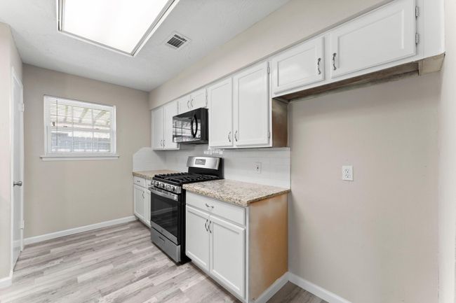 3527 Acorn Way Ln, House other with 3 bedrooms, 2 bathrooms and 2 parking in Spring TX | Image 5