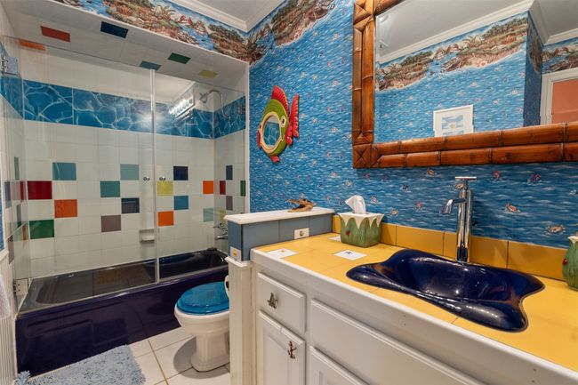 Hall bath with full combo tub and shower | Image 27